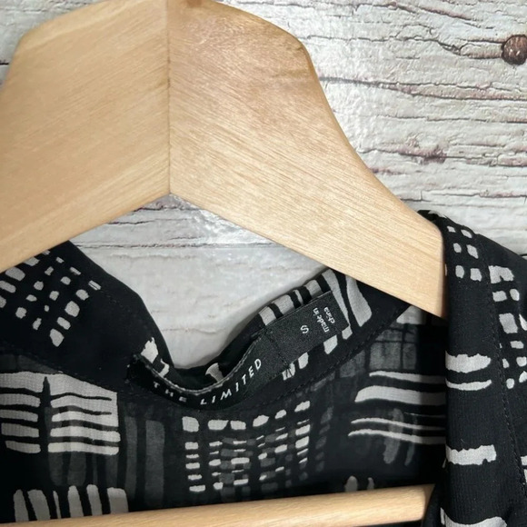 The limited  black sheer blouse top short sleeve size small - Picture 5 of 9